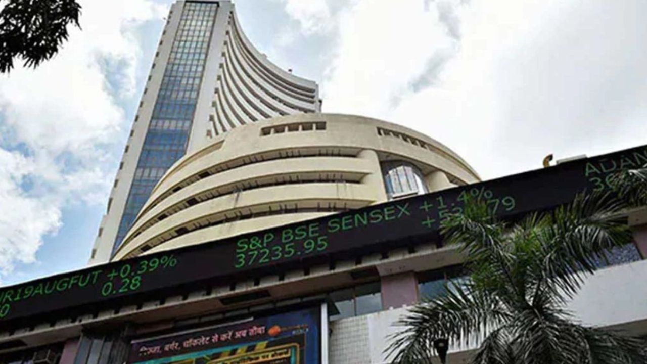 Stock Market की सुस्त शुरुआत, सेंसेक्स और निफ्टी हल्की गिरावट के साथ खुले