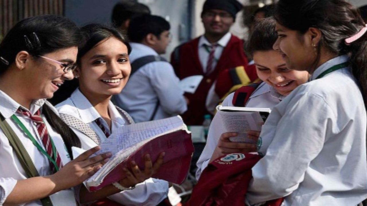 Rajasthan Board Exam 2025: कक्षा 10वीं और 12वीं की संशोधित डेटशीट जारी – जानें महत्वपूर्ण विवरण