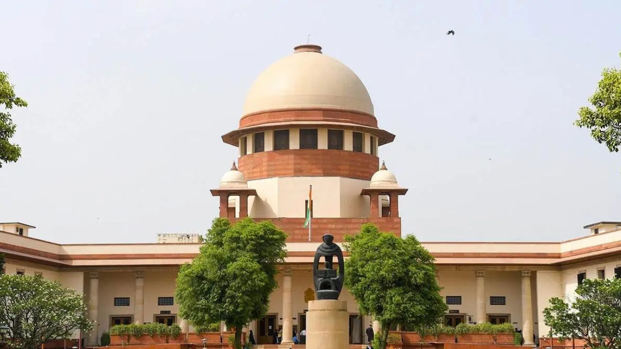 Supreme Court ने असम सरकार को जमकर लताड़ा, विदेशी घोषित व्यक्तियों की निर्वासन प्रक्रिया में देरी पर उठाए सवाल