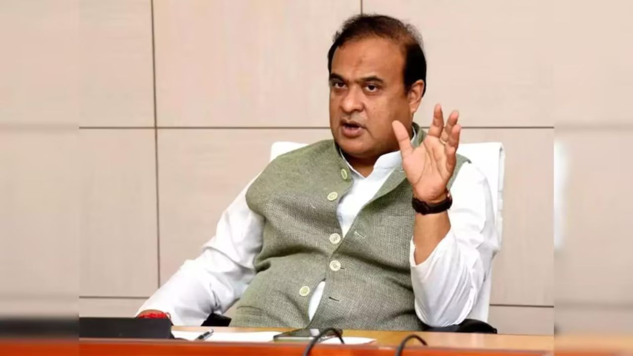 असम के मुख्यमंत्री Himanta Biswa Sarma और कांग्रेस सांसद गौरव गोगोई के बीच जुबानी जंग तेज, पत्नी के पाकिस्तान कनेक्शन पर उठे सवाल