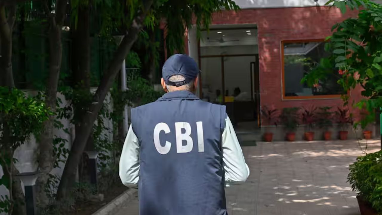 Delhi news: दिल्ली में सीबीआई की बड़ी कार्रवाई, परिवहन विभाग के छह अधिकारी गिरफ्तार, आप सरकार के जाने के बाद भ्रष्टाचार पर शिकंजा