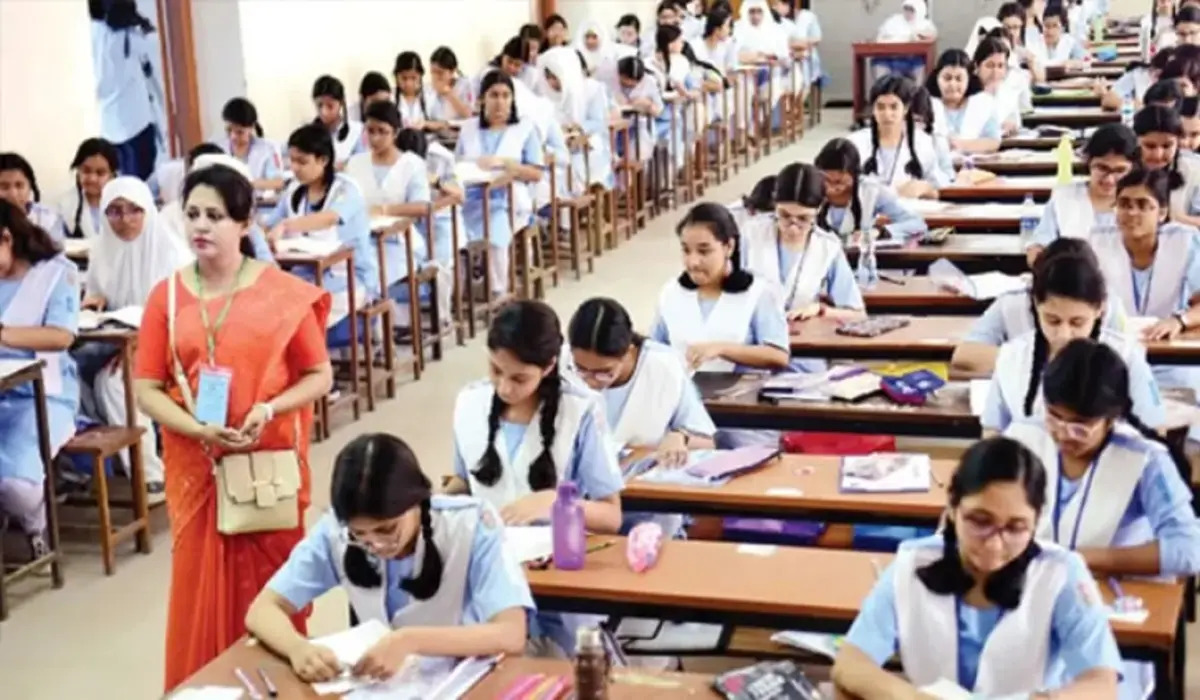 CBSE Board Exam 2025: CBSE 10वीं-12वीं बोर्ड परीक्षा आज से शुरू, सेंटर पर इन चीजों की अनुमति नहीं!