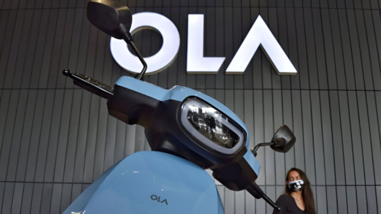 Ola Electric Layoffs: घाटे से जूझ रही Ola Electric, 1000 कर्मचारियों को दिखाया बाहर का रास्ता!