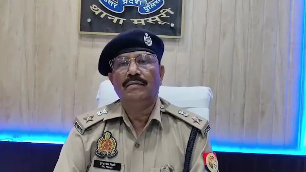 UP News: अपराधी पकड़ने गई पुलिस पर भीड़ ने किया जानलेवा हमला, शहीद हुआ जवान